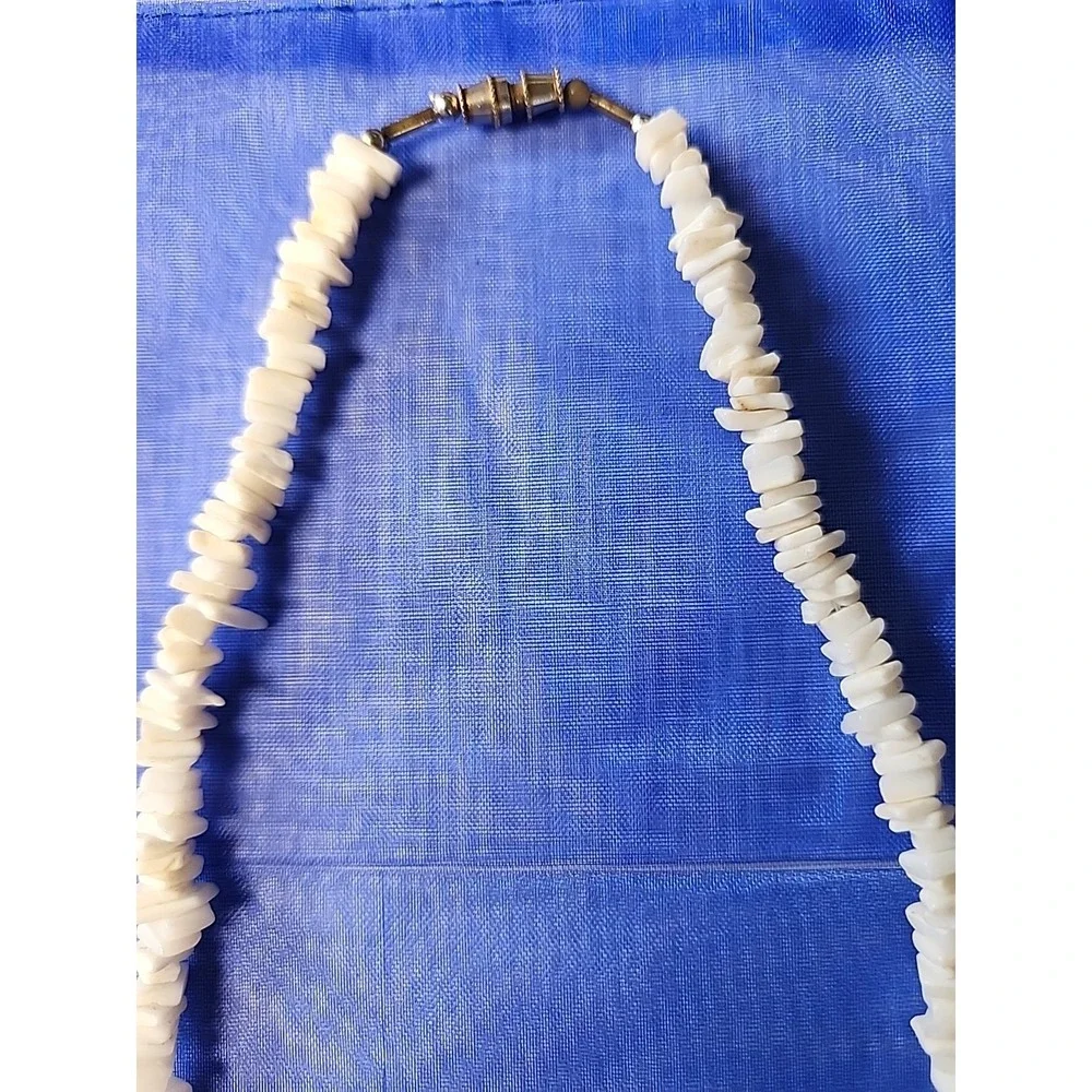 Vintage Hawaiian White Puka Shells Seashell Necklace 16